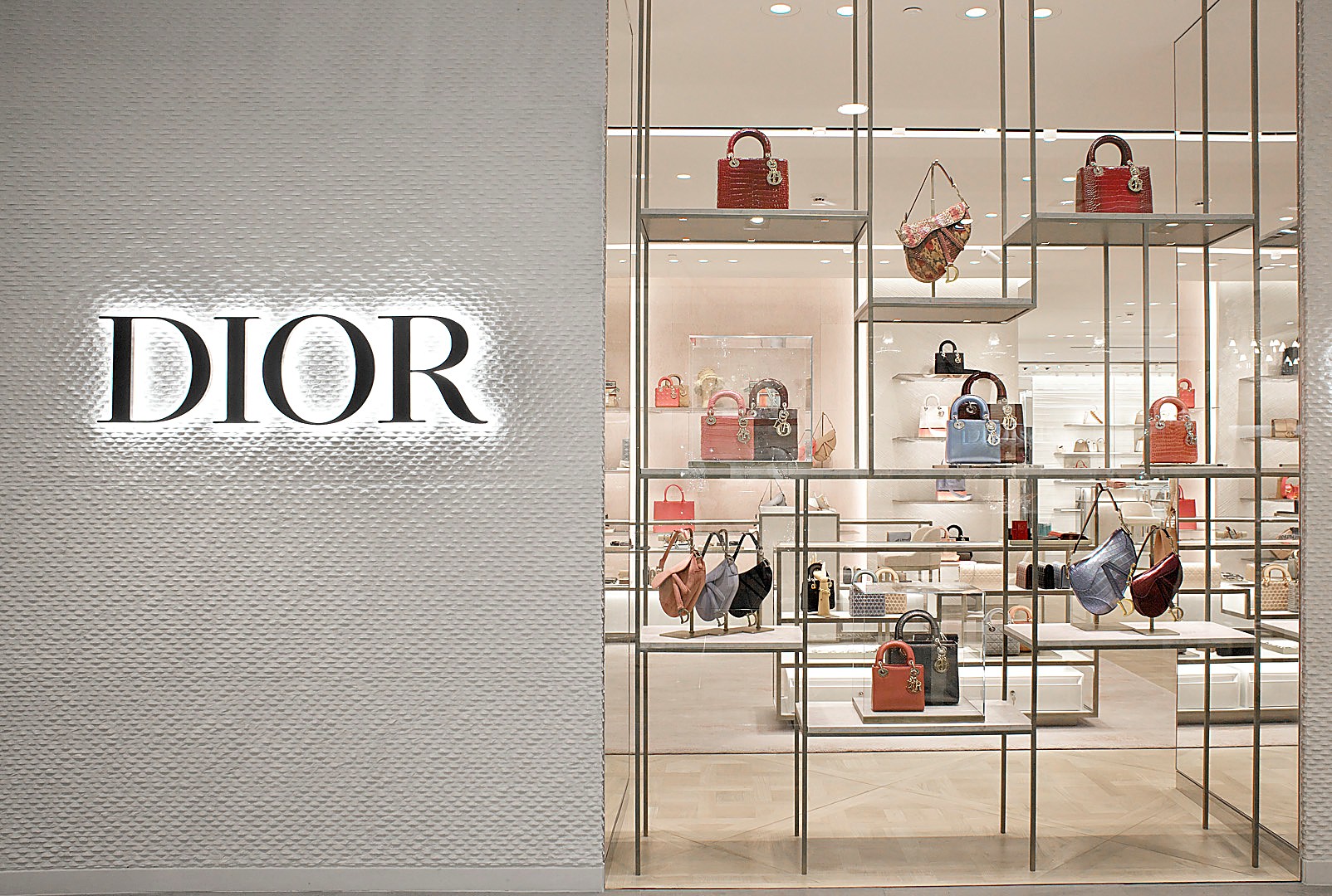 Dior, ЦУМ — интерьер, дизайн-студия DENZO